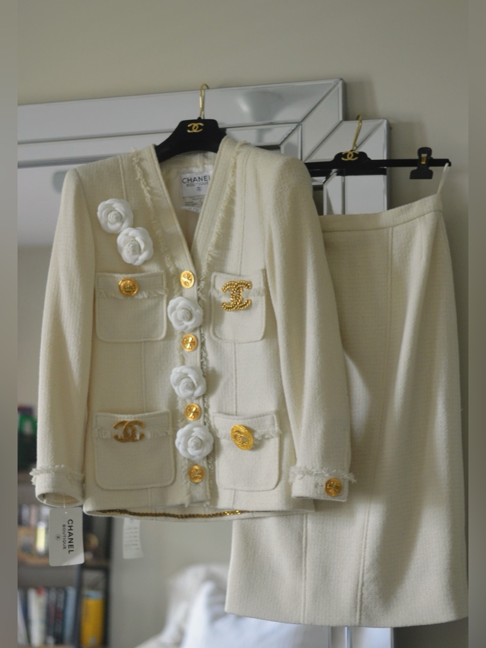 Vintage 1986 chanel tweed ecru jacket and skirt suit set size 40